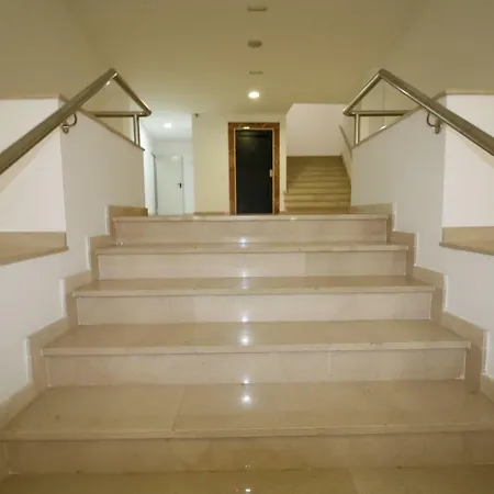 Open Sky Valley Apartment